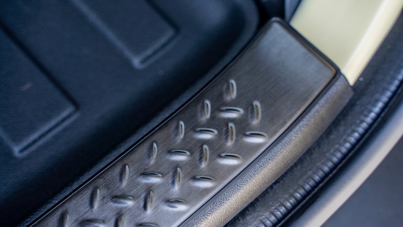 ジムニーノマドのおすすめラゲッジスカッフプレート