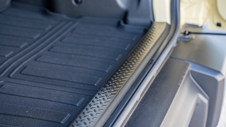 ラゲッジスカッフプレート:取り付け手順4