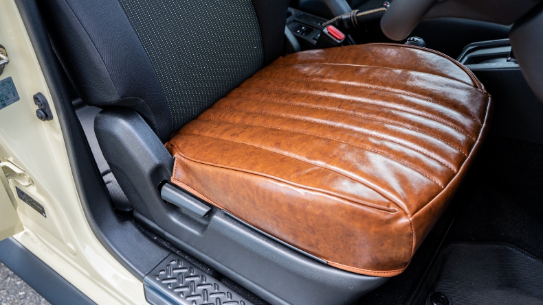 前列：座面カバーを取り付け