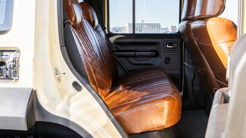 シートカバー取り付け後（前列）