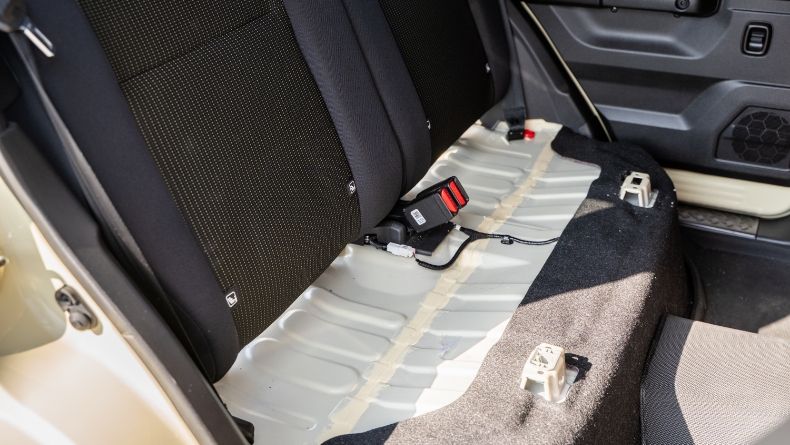 4.後列：シートを取り外し