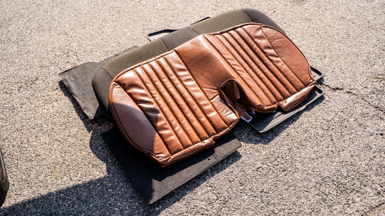 5.後列：座面カバー取り付け