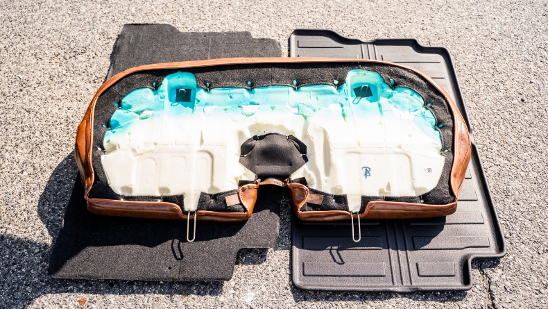 後列座面カバー取り付け