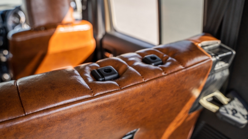 後列背もたれカバー取り付け