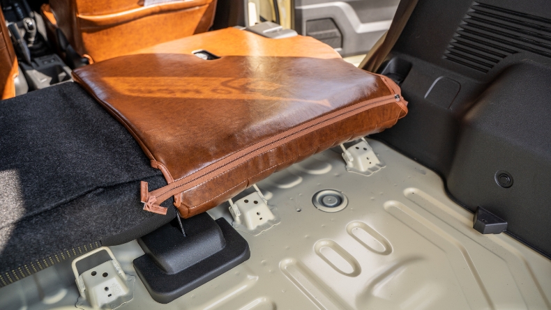 後列背もたれカバー取り付け