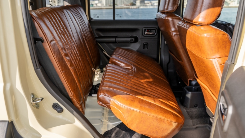 後列後部席をもとに戻します