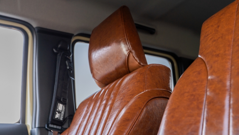 シートカバー取り付け前（前列比較）