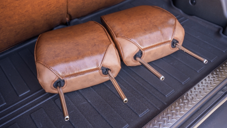 ヘッドレストの取り付け