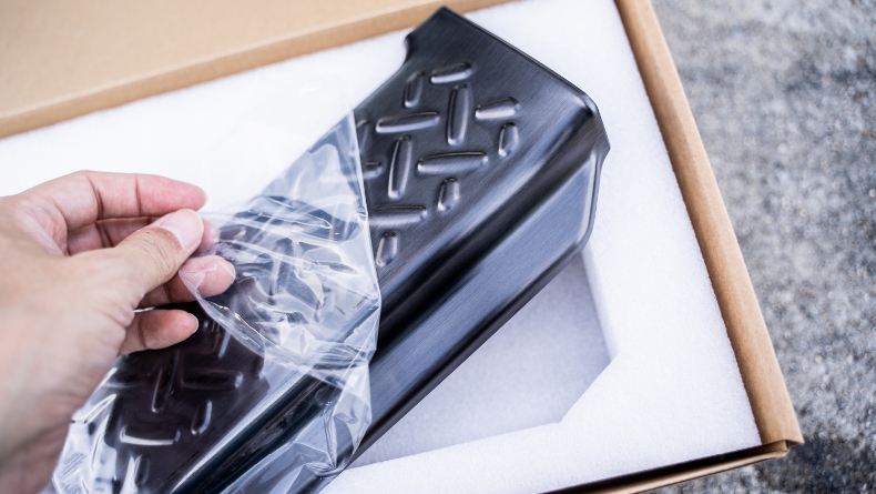 スカッフプレート装着手順1