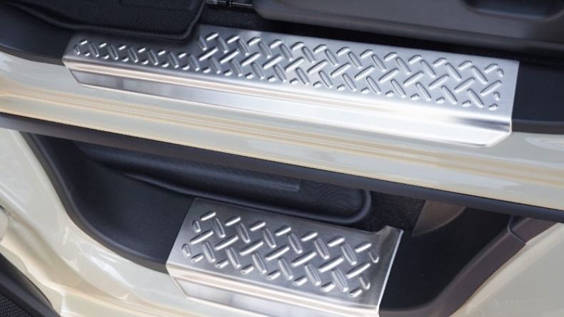 縞鋼板柄 シルバーヘアライン